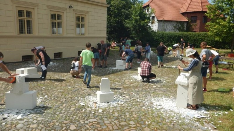 Předchozí ročník sochařské dílny. Foto zdroj: archiv Regionálního muzea Žatec