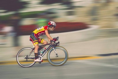 TIP NA VÍKEND: V sobotu se v Postoloprtech pojede cyklistický závod. Výtěžek z „Tour de Prty“ pomůže ženě s roztroušenou sklerózou