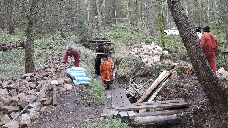 Práce na zajištění starého důlního díla. Foto: Sev.en