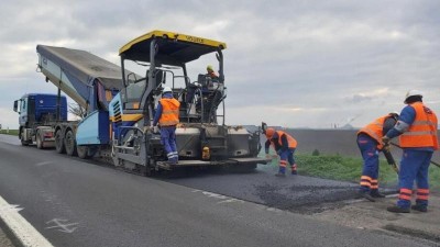 Silničáři dokončují úsek mezi Velemyšlevsí a Havraní