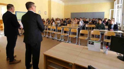 Lounští studenti se setkali s hejtmanem Ústeckého kraje