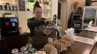 PŘ&Iacute;BĚH: Z Oděsy do Žatce za nov&yacute;m životem: Inna utekla před bombami, dnes v Česku provozuje vlastn&iacute; restauraci