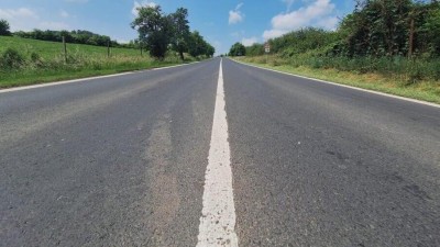 Silnice I/15 mezi Libčevsí a Želkovicemi se brzy začne opravovat. Bude průjezdná kyvadlově