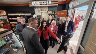 Koncept spojení čerpací stanice se samoobslužnou prodejnou představili zástupci společností médiím a představitelům blízkých samospráv ve středu 10. prosince. Foto: Oldřich Hájek