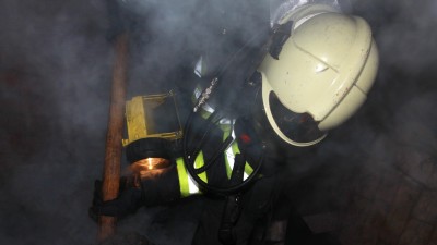 Hasiči se nezastavili ani o svátcích. Za štědrovečerními požáry stály prskavky i svíčky