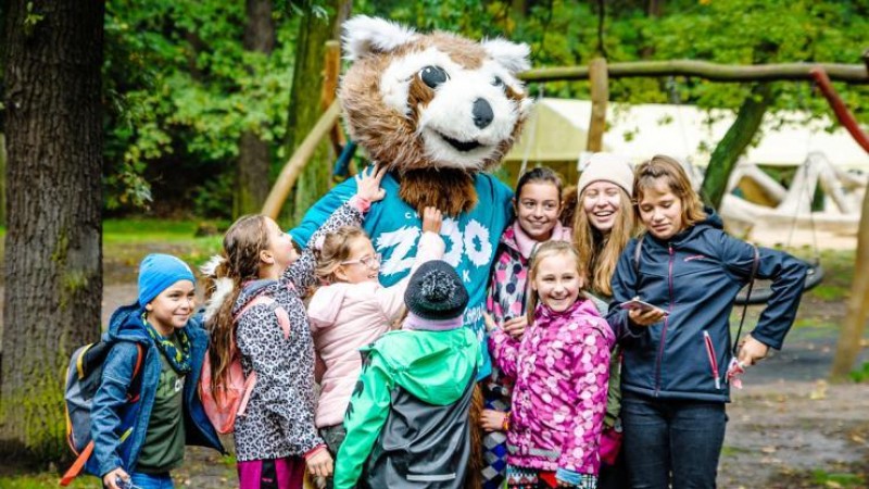 Podzimní Den zvířat se vrací! Kromě spousty atrakcí, her a soutěží nebude chybět ani maskot zooparku Maio. Foto: Helena Hubáčková