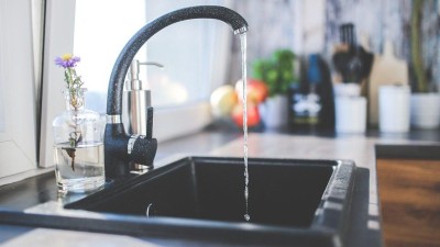 Voda je nepitná pro celé Kryry. Společnost SčVK vyhlásila plošný zákaz používání