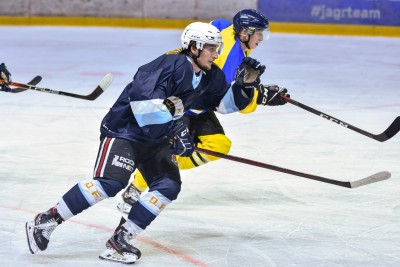 Hokejista Jakub Zajíček zůstává v Chomutově. Pirátem bude celou nadcházející sezónu