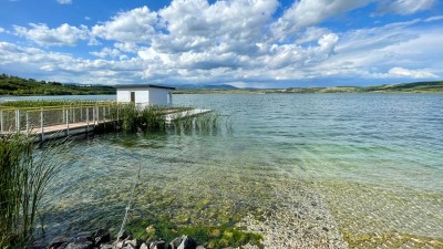 První prázdninové horké dny jsou tady: Čekají nás teploty jako v Bangkoku