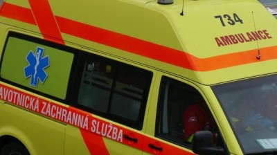 AKTU&Aacute;LNĚ: V Žatci srazilo auto chodce. Na m&iacute;stě zasahuj&iacute; z&aacute;chran&aacute;ři