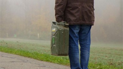 Nutí zdražování paliva lidi k zoufalým činům? Policisté na Lounsku řeší už dvě krádeže nafty