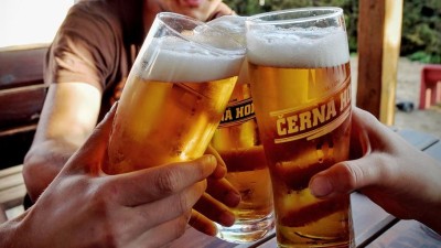 Milovníci zlatého moku můžou slavit. Dnes je Mezinárodní den piva!