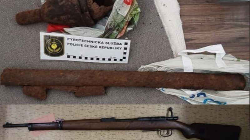 Zrezl&eacute; torzo Panzerfaustu a jednoranov&aacute; pu&scaron;ka Mauser, model Deutsche Sportmodell z konce 2. světov&eacute; v&aacute;lky. Foto: Policie ČR
